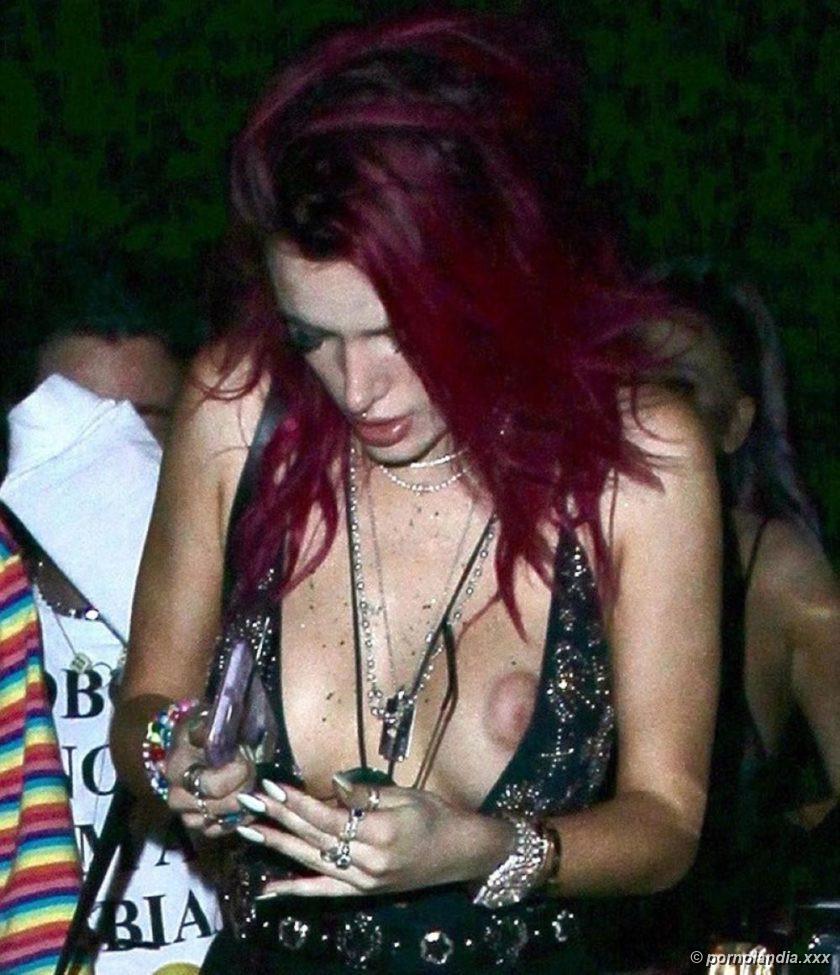 Bella Thorne nua - Foto 240545